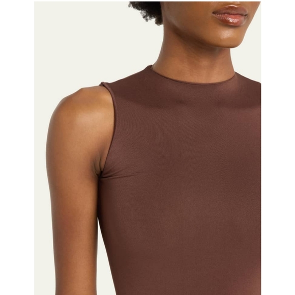 New SKIMS Essential Sleeveless Crewneck Cocoa Thong Bodysuit Women's Siz… - Picture 2 of 9